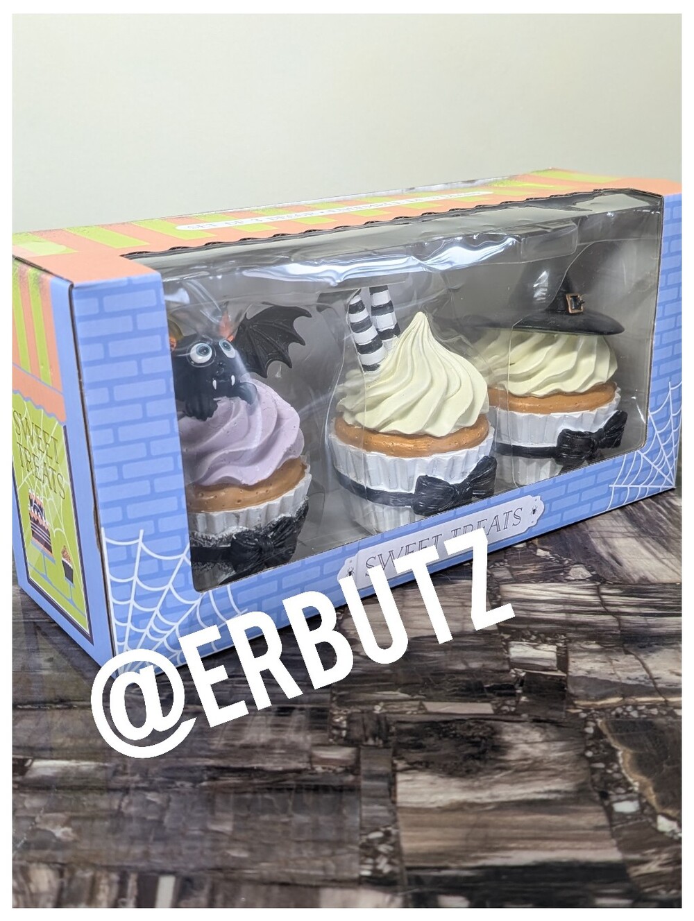 Sweet Treats Witchy Halloween Cupcake Set Figurine Decor 🧙🦇 Resin, Set Of 3 - Picture 2 of 6